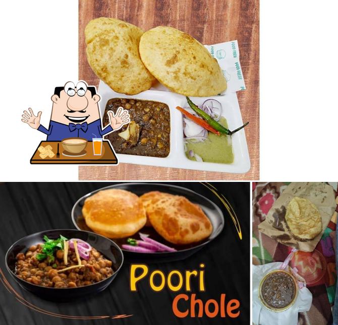Food at Nagpal chole bhatue