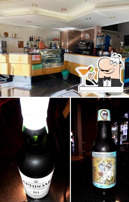 La foto della bevanda e interni di Bar Amico di Tribolati Ambra