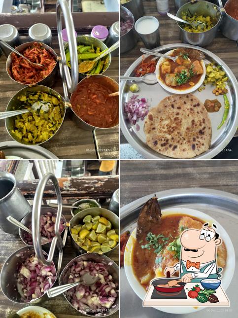 Chicken curry at Mapara Parotha House
