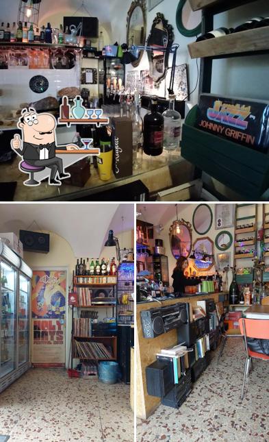 Dai un'occhiata agli interni di Microclima vini & vinili