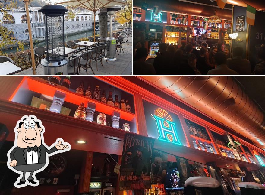 Siediti a un tavolo di Irish pub