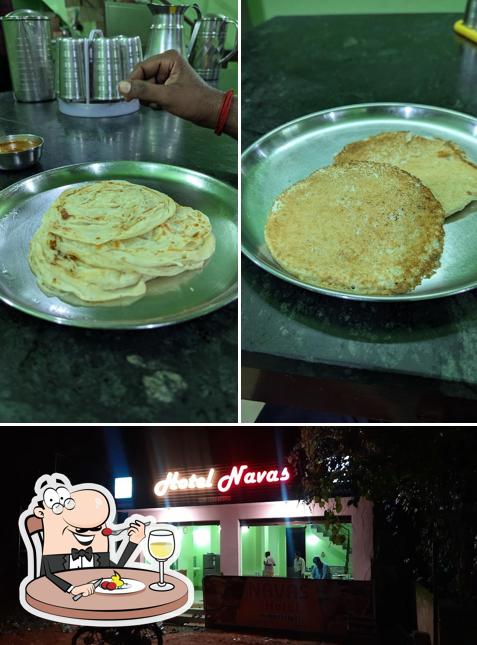 Among various things one can find food and interior at Hotel Navas Fast Food