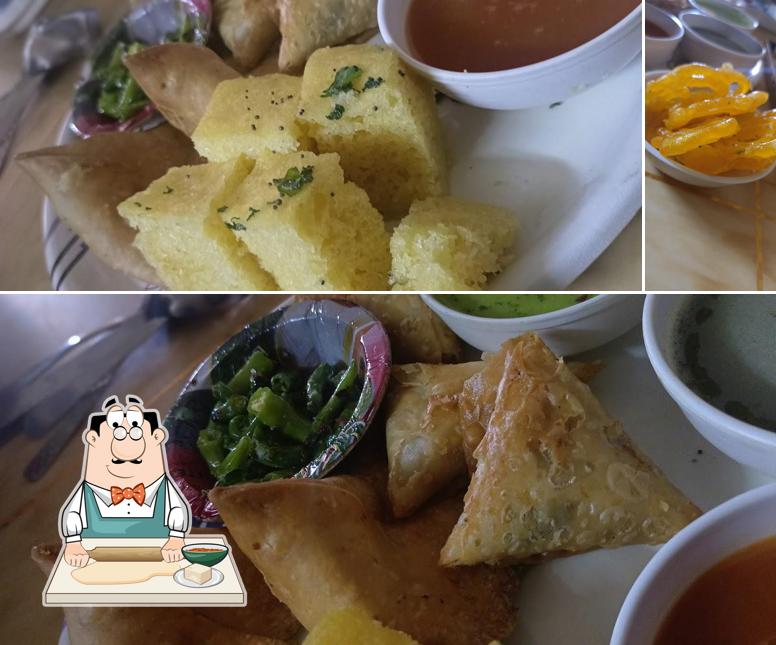 Samosa at Shree Laxmi Sweet & Farshan Mart