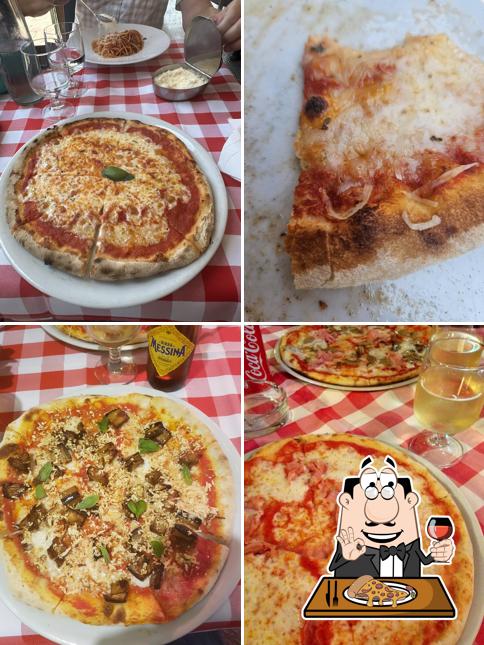 A La Trattoria Da Ugo, puoi ordinare una bella pizza
