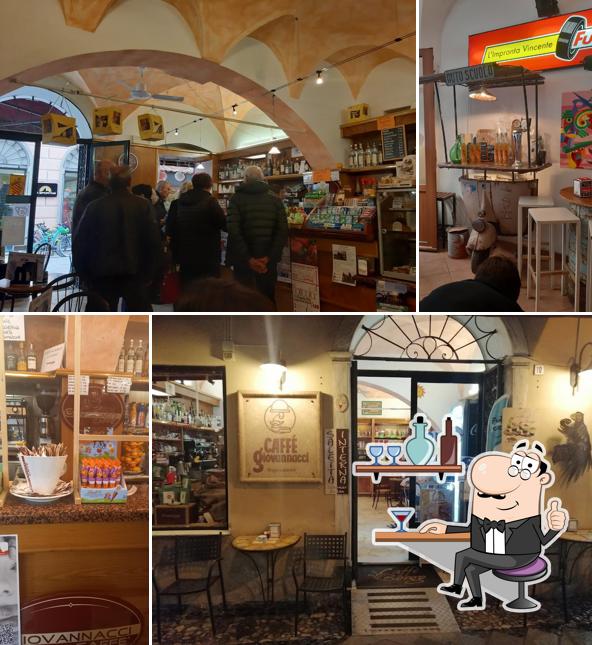 Siediti a un tavolo di Caffè del borgo