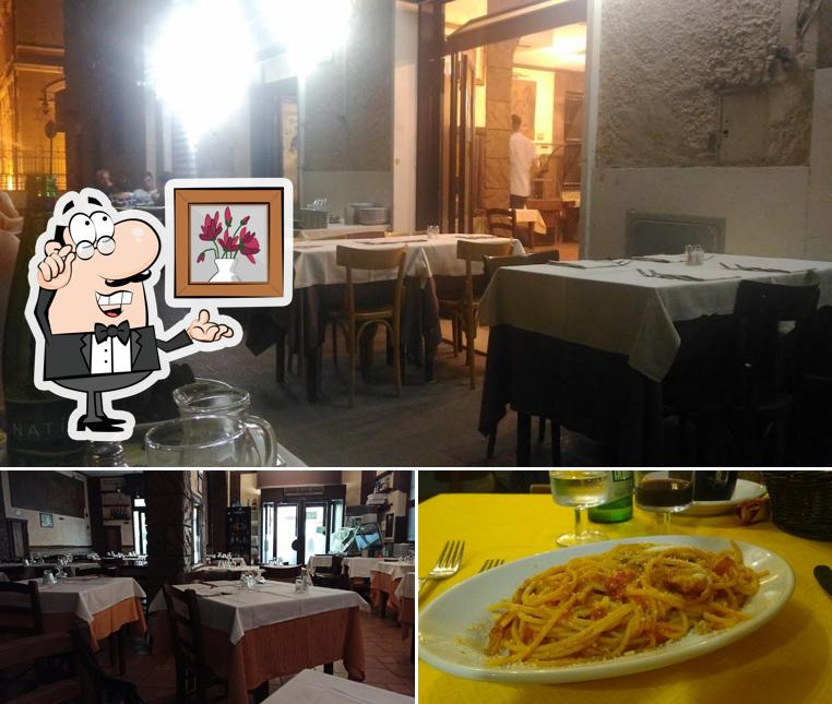 La interni e cibo del ristorante