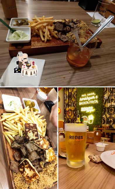 A comida e bebida do restaurante
