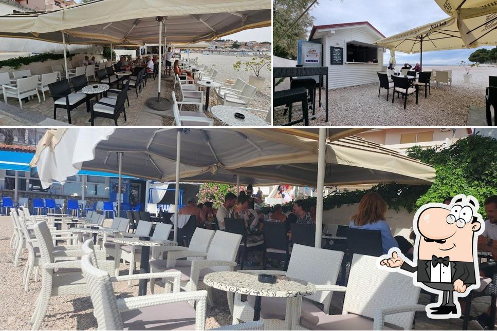 Dai un'occhiata agli interni di Beach Bar Maž