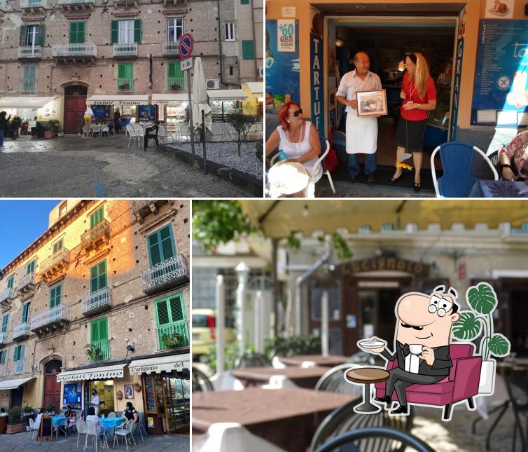 Siediti a un tavolo di Gelati Tonino