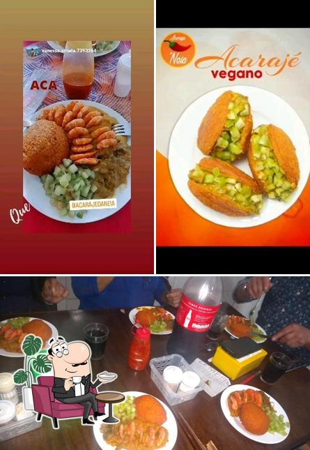Sente em uma das mesas no Acarajé da Néia