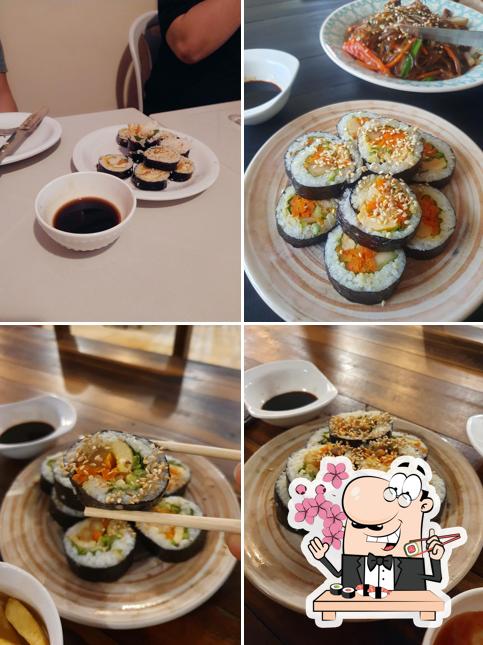 Rolos de sushi são disponibilizados no K-pop&Food