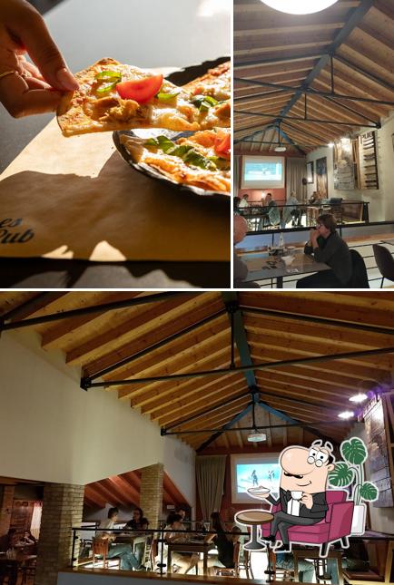 Dai un’occhiata alla immagine che raffigura la interni e cibo di Blues Pub