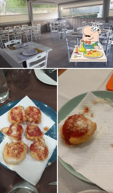 Tra le varie cose da Pizzeria I Due Fratelli 2 O' Panuozzo si possono trovare la cibo e interni