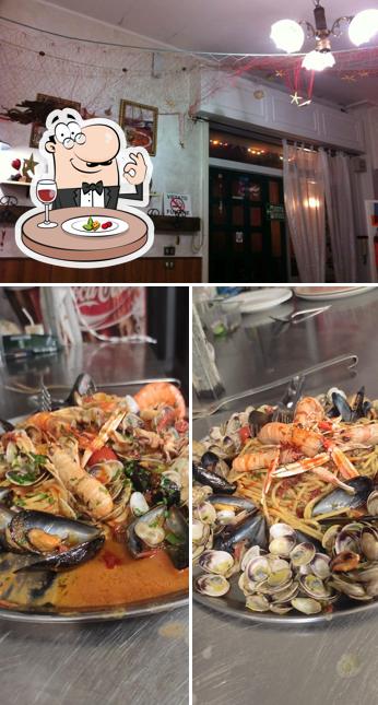 Tra le diverse cose da Amici del mare circolo ricreativo csen si possono trovare la cibo e interni