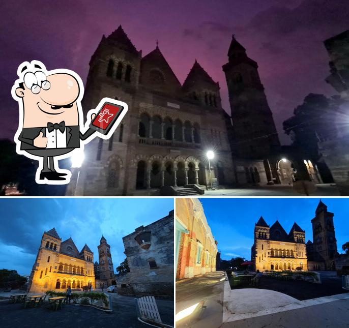 The exterior of PIZZERIA DARBARGADH