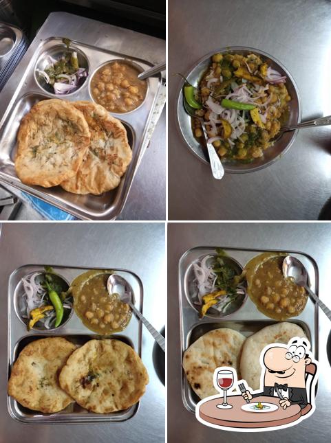 Food at Pandit Di Hatti kulche bhature wale