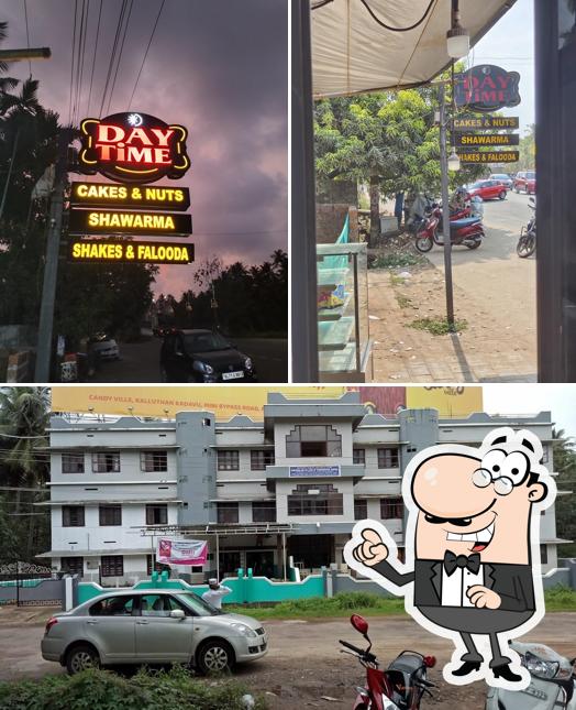 The exterior of Day Time Cake's & Shake's