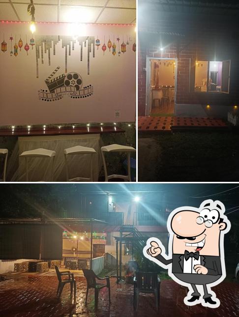 The interior of LEISURE CAFE