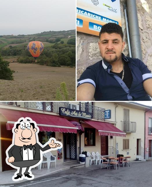 Gli interni di Cafe Art E Music
