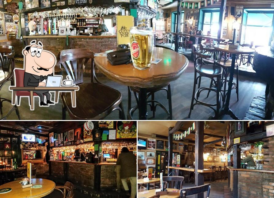 Siediti a un tavolo di Cutty Sark Pub