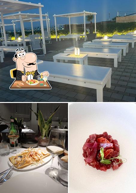La cibo e interni del ristorante