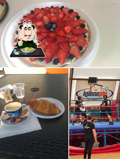 Cibo al CENTRO SPORTIVO POLIVALENTE "PASQUALE TOMAIUOLO"