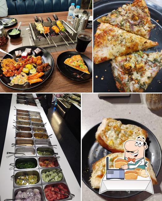 Garlic bread at Mad Over Grills