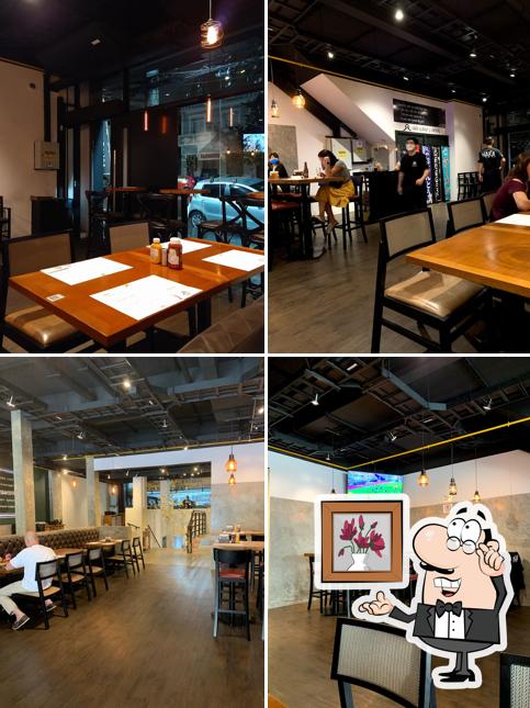 Veja imagens do interior do Nara Burger e Karaokê