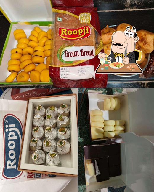 Food at Roopchand Mohanlal & Co. Bhujiya Bazar