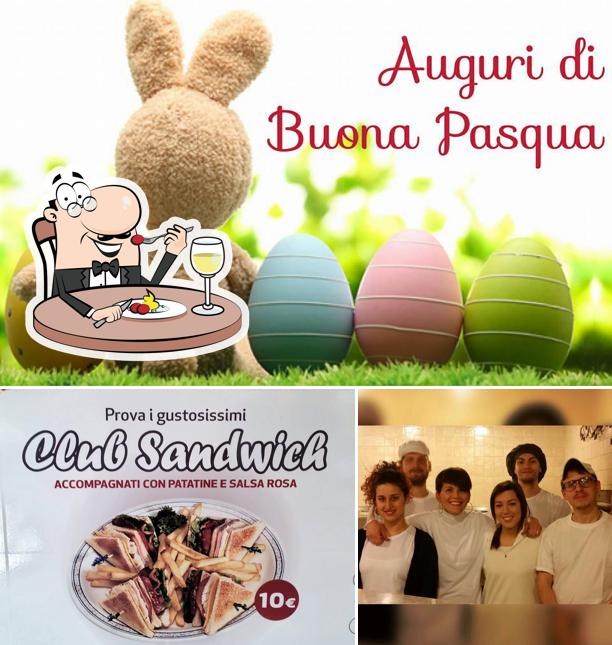 La cibo e interni del ristorante