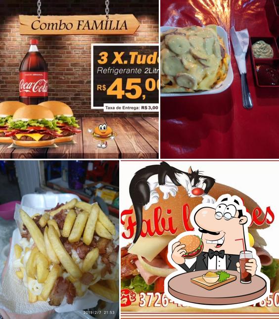 Os hambúrgueres do Fabi Lanches irão satisfazer uma variedade de gostos