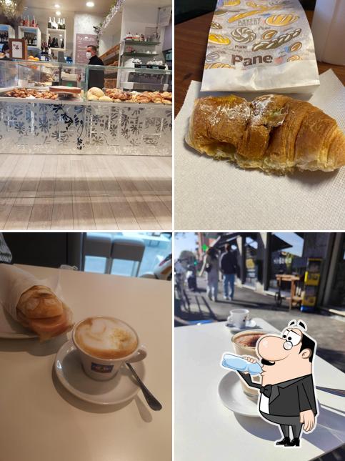 La foto della bevanda e cibo di Pane e Latte