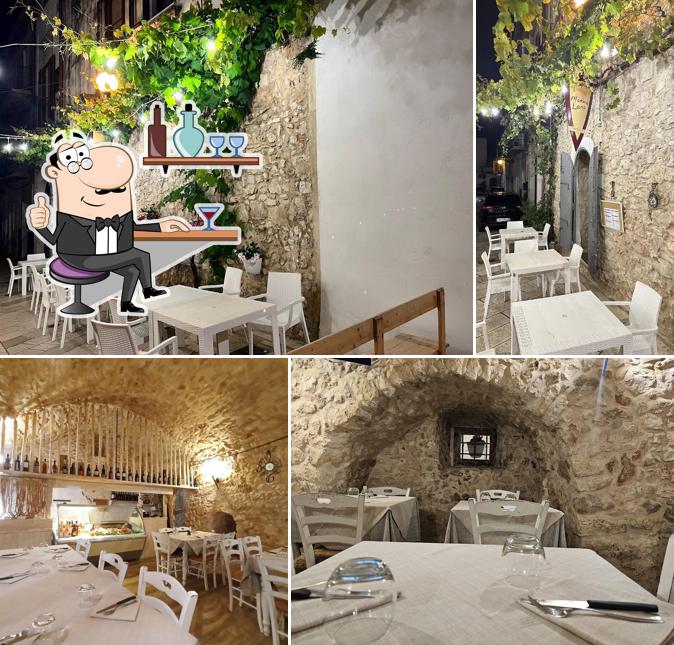 Dai un'occhiata agli interni di Braceria Mamma Lena