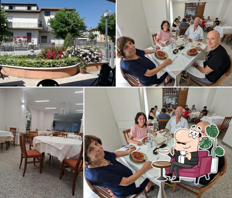 Siediti a un tavolo di Ristorante Pizzeria Scacco Matto