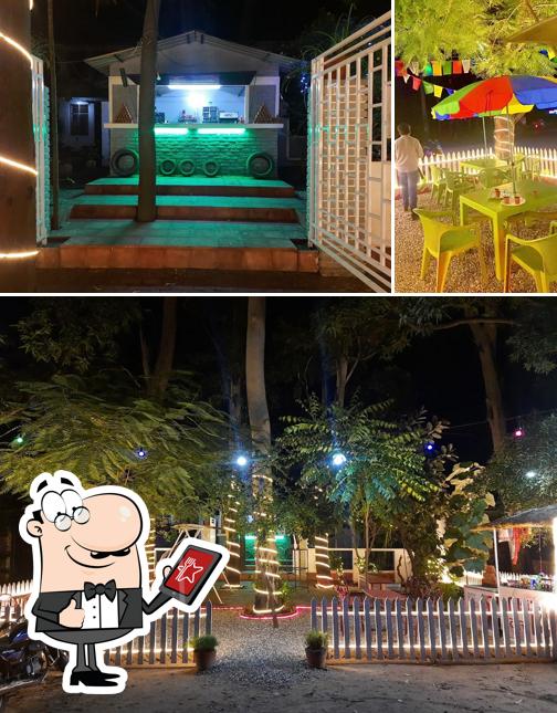 The picture of cafe forest’s exterior and interior