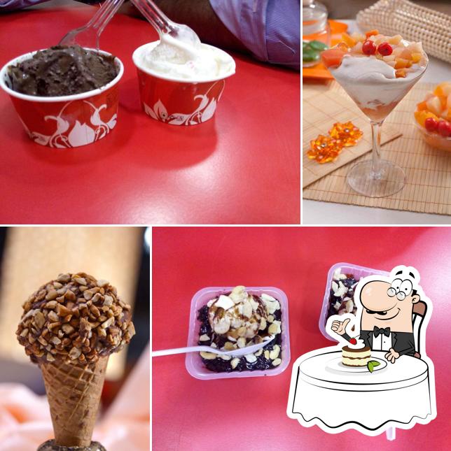 Gianis - Ice cream, shakes & sundaes provides a range of sweet dishes