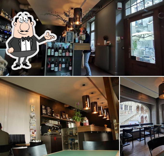 Dai un'occhiata agli interni di Volver BarTapasCafé