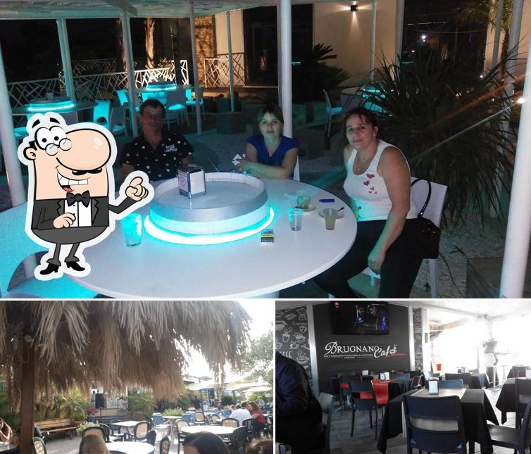 Dai un'occhiata agli interni di Brugnano Cafè