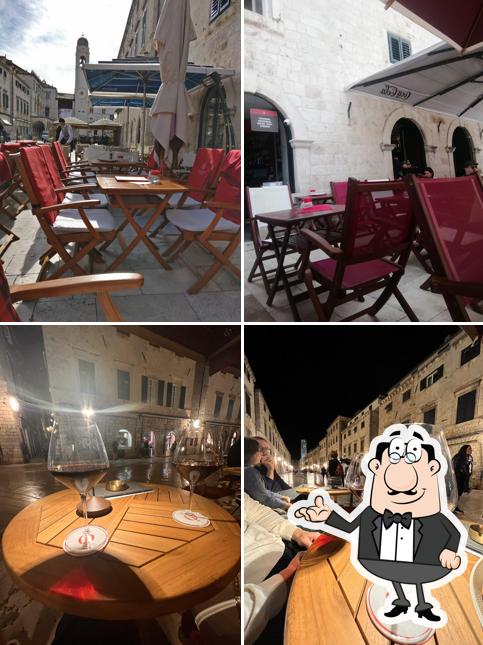 Siediti a un tavolo di Cafe Bistro Orlando