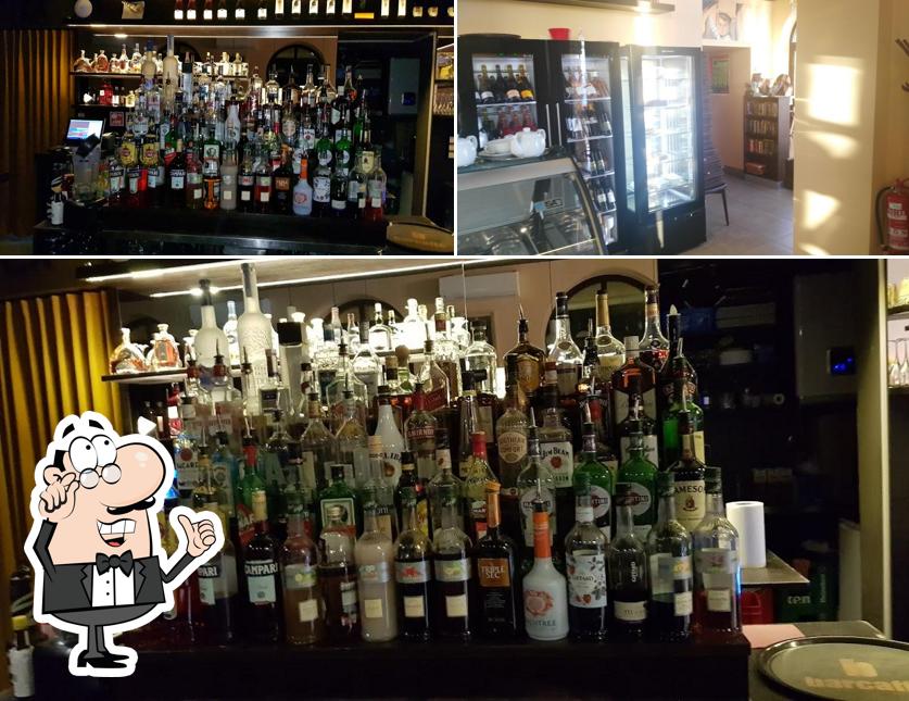 Siediti a un tavolo di Caffe Teater