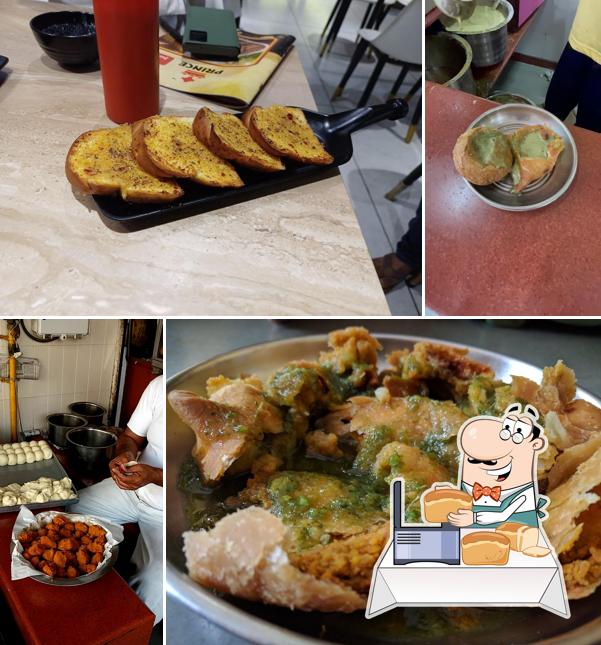 Garlic bread at Indore Chaat House