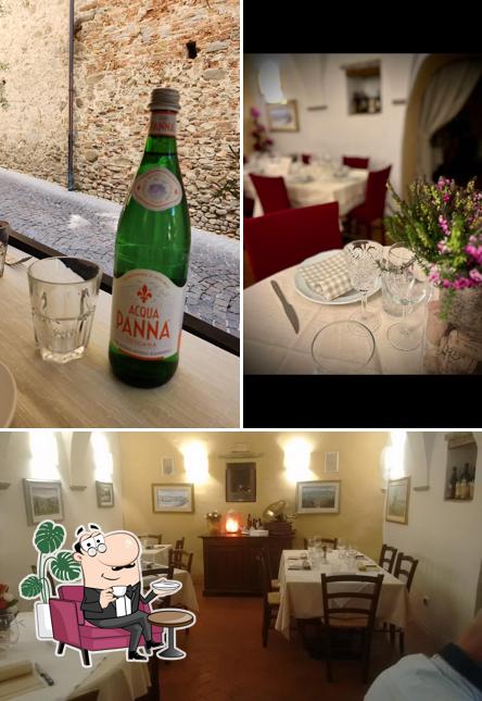 Dai un'occhiata agli interni di Osteria Dei Poeti