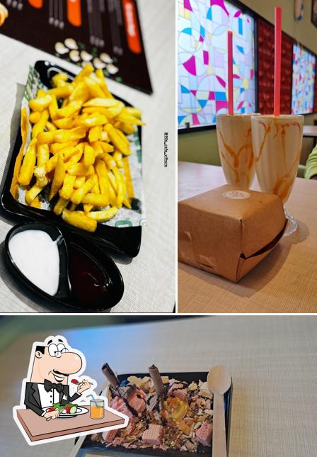 Meals at 90's cafe