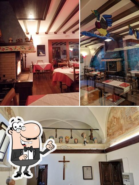 La immagine della interni e cibo di Trattoria La Santissima
