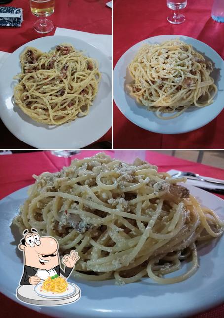 Spaghetti alla carbonara al pizzeria, griglieria, ristorante La Collina