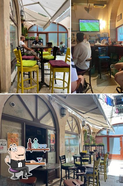 Gli interni di Caffe bar Buža