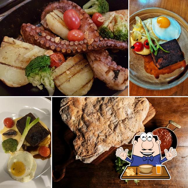 Comida em Restaurante Carvão
