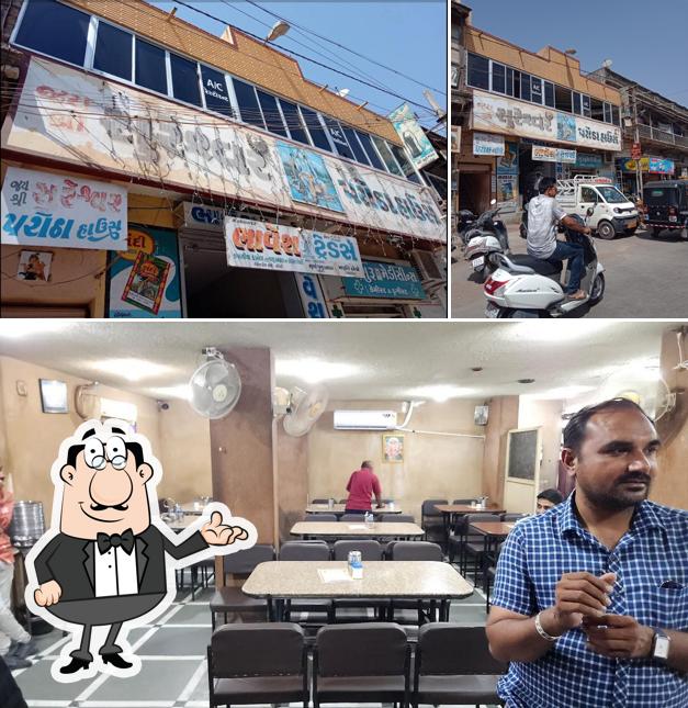 Check out how Sureshwar Parotha House looks inside