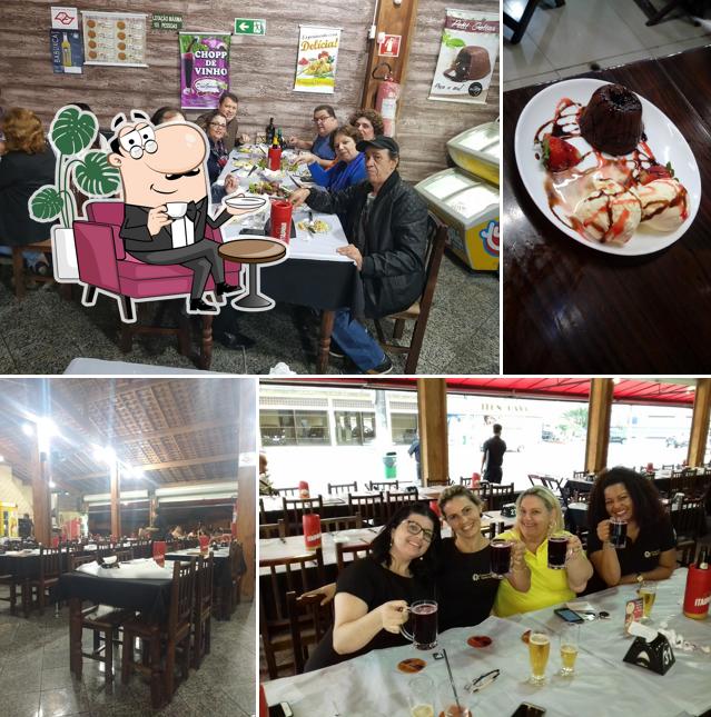 O interior do Schultz Grill