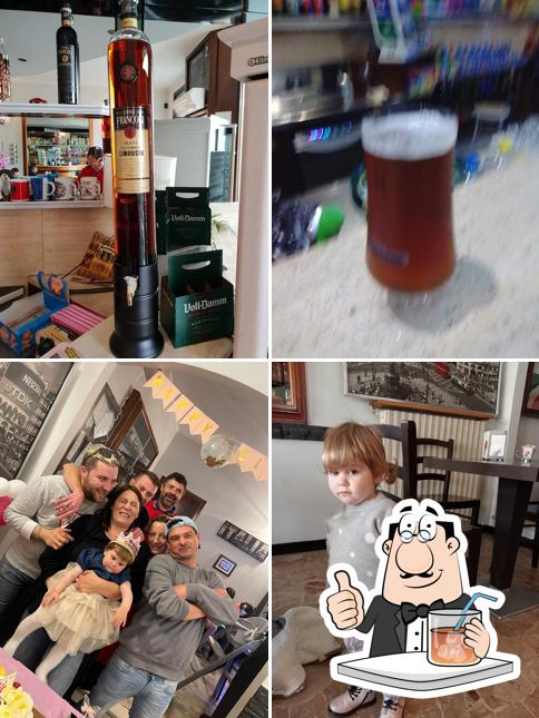 La immagine di bevanda e interni da Bar Cekin cafe